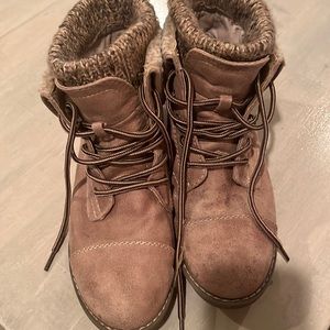 Cliffs by White Mountain Booties!